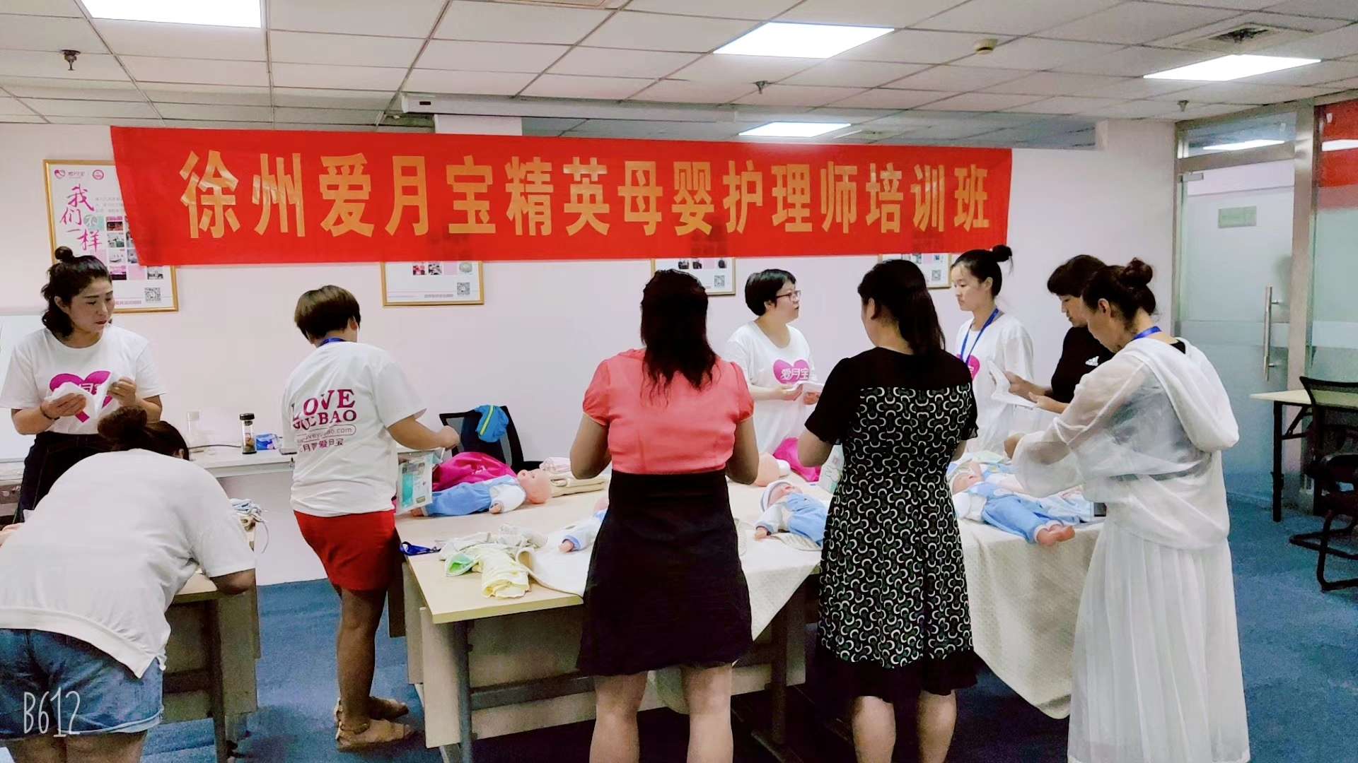 我市8所吕梁山护工定点培训机构与北京今日东方家政公司举行校企合作签约仪式(图1)